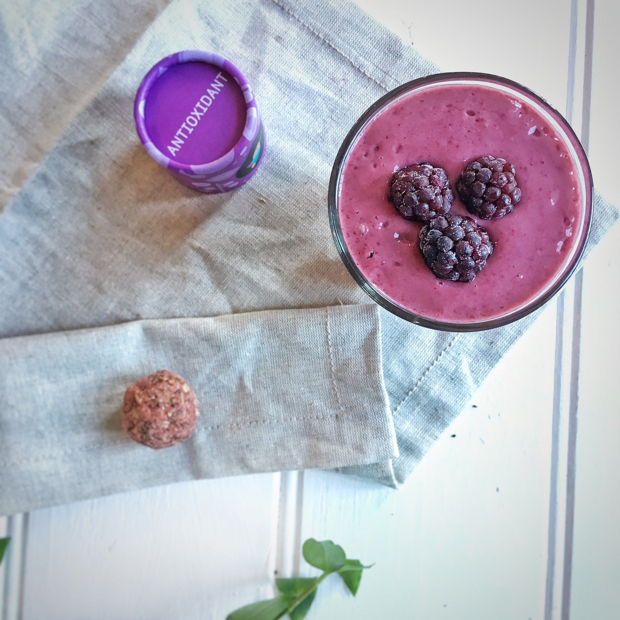 Blackcurrant Almond Smoothie